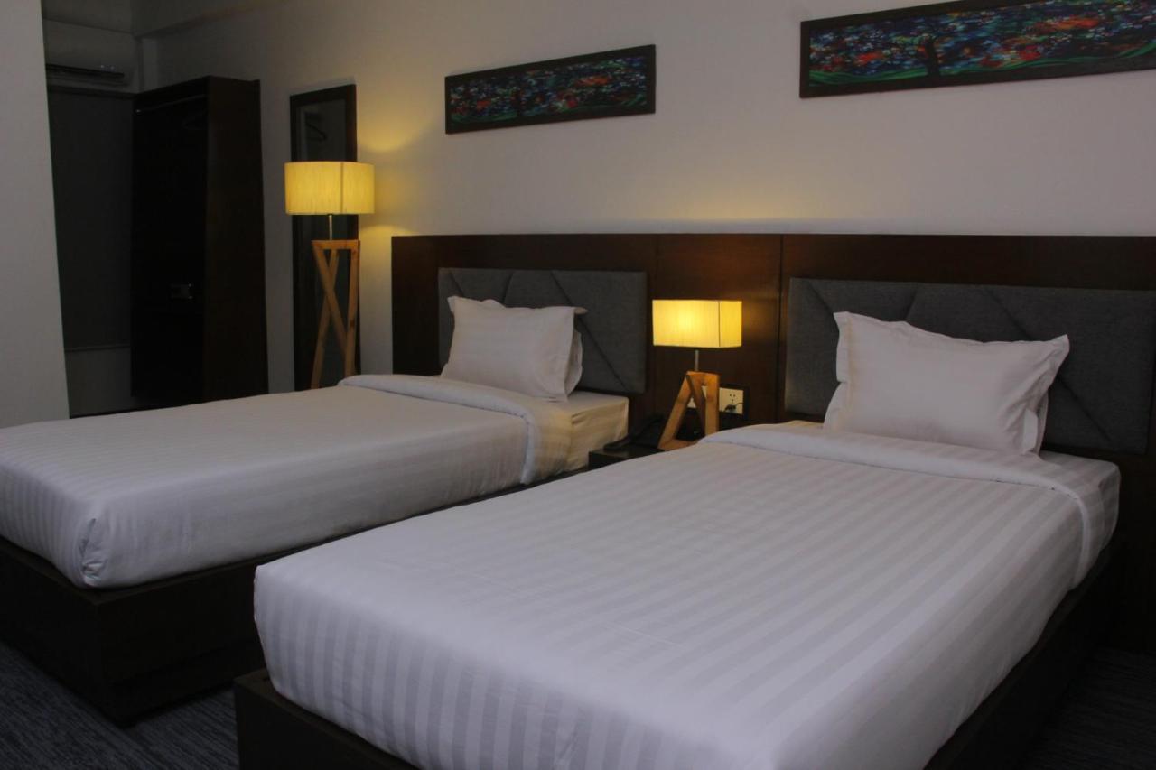 Hotel Zakaria International Dhaka Esterno foto